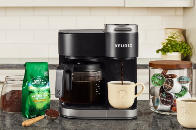 https://www.themanual.com/wp-content/uploads/sites/9/2021/11/keurig-k-duo-single-serve-k-cup-pod-carafe-coffee-maker.jpg?resize=625%2C417&p=1