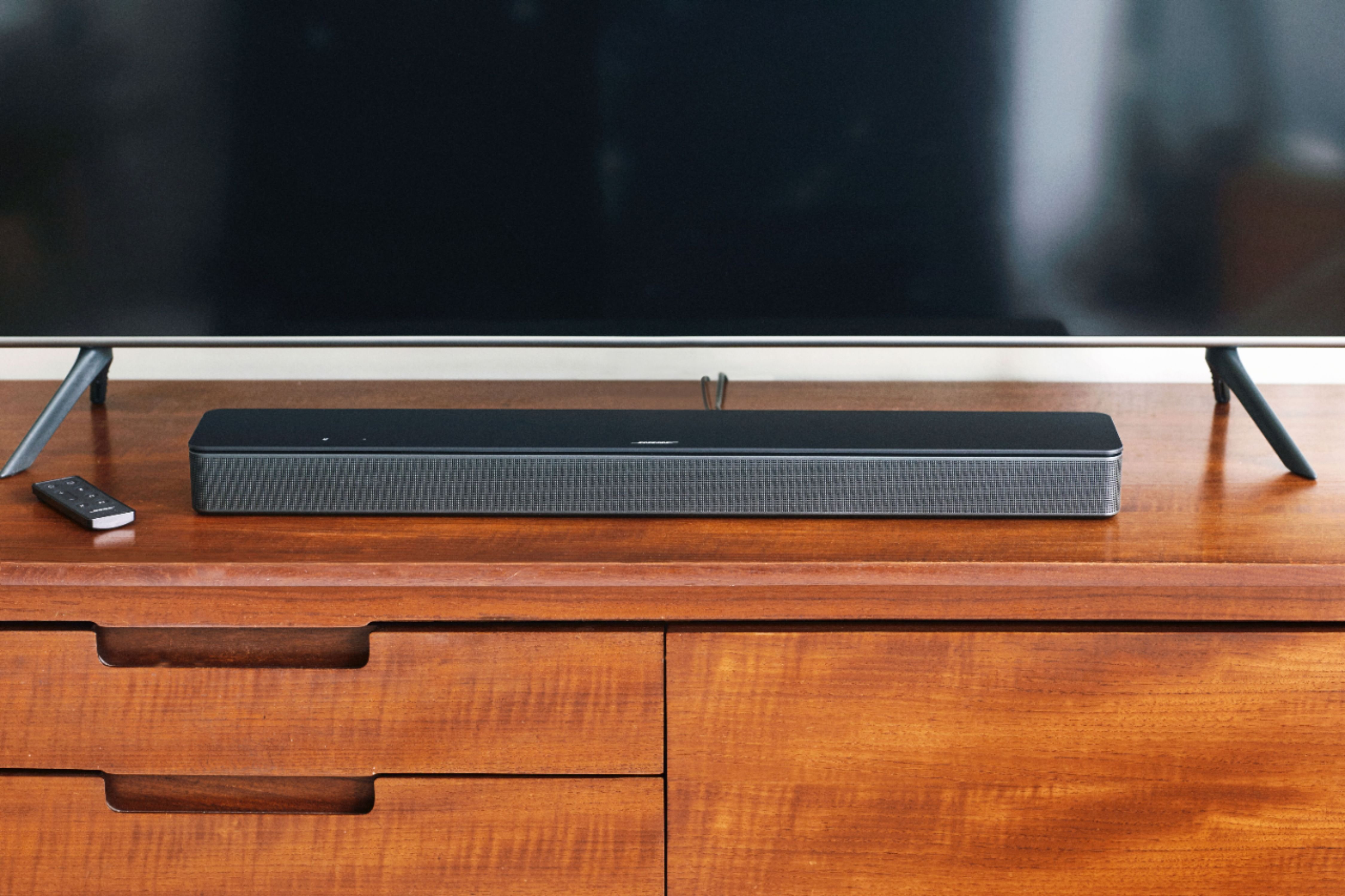 Bose Smart Soundbar 300.with Voice Assistant.