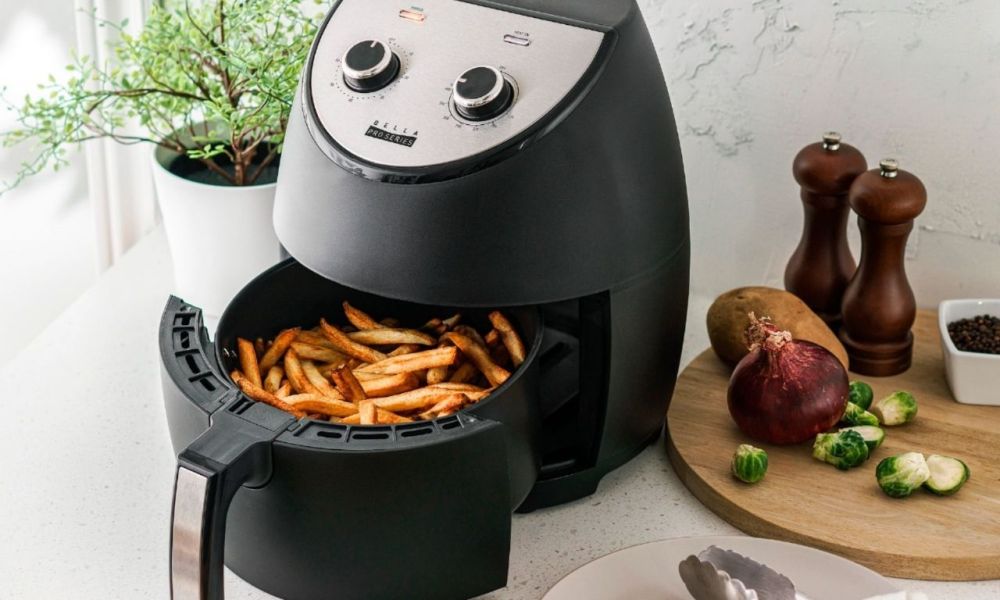 Bella Pro Series 4.2qt air fryer with fries inside.