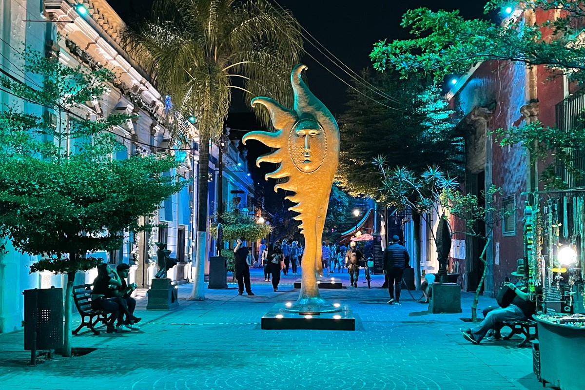 The offbeat street of Calle Independencia in Tlaquepaque.