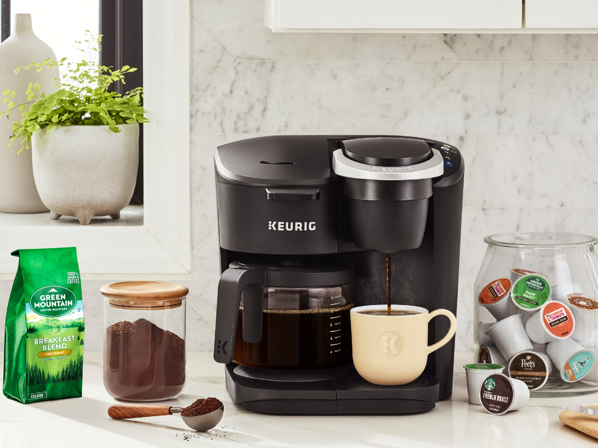 https://www.themanual.com/wp-content/uploads/sites/9/2022/02/keurig-k-duo-essentials-single-serve-and-carafe-coffee-maker-with-coffee-pods-and-ground-coffee.jpg?fit=800%2C800&p=1