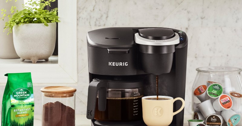 https://www.themanual.com/wp-content/uploads/sites/9/2022/02/keurig-k-duo-essentials-single-serve-and-carafe-coffee-maker-with-coffee-pods-and-ground-coffee.jpg?resize=800%2C418&p=1