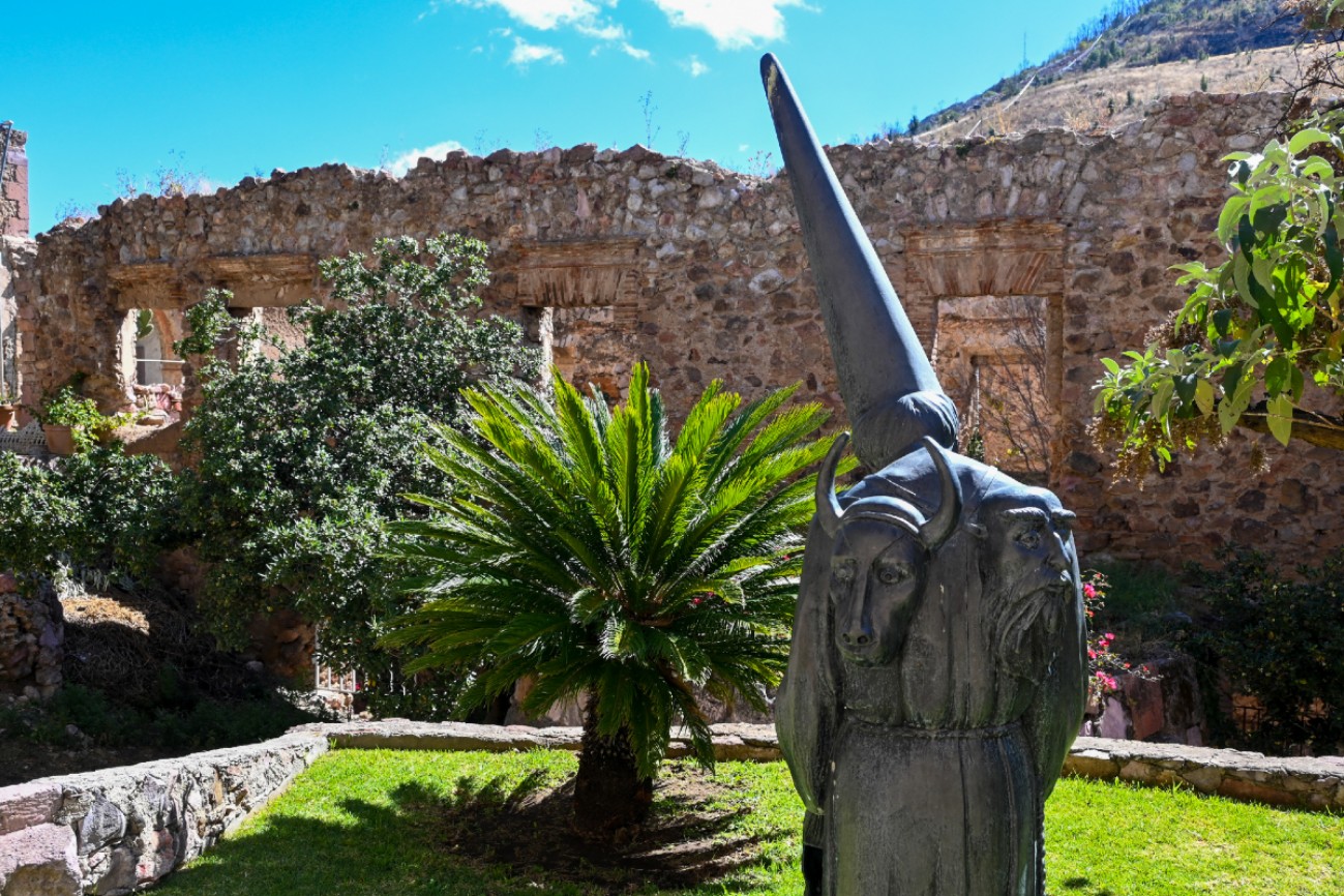 A statue in Zacatecas.