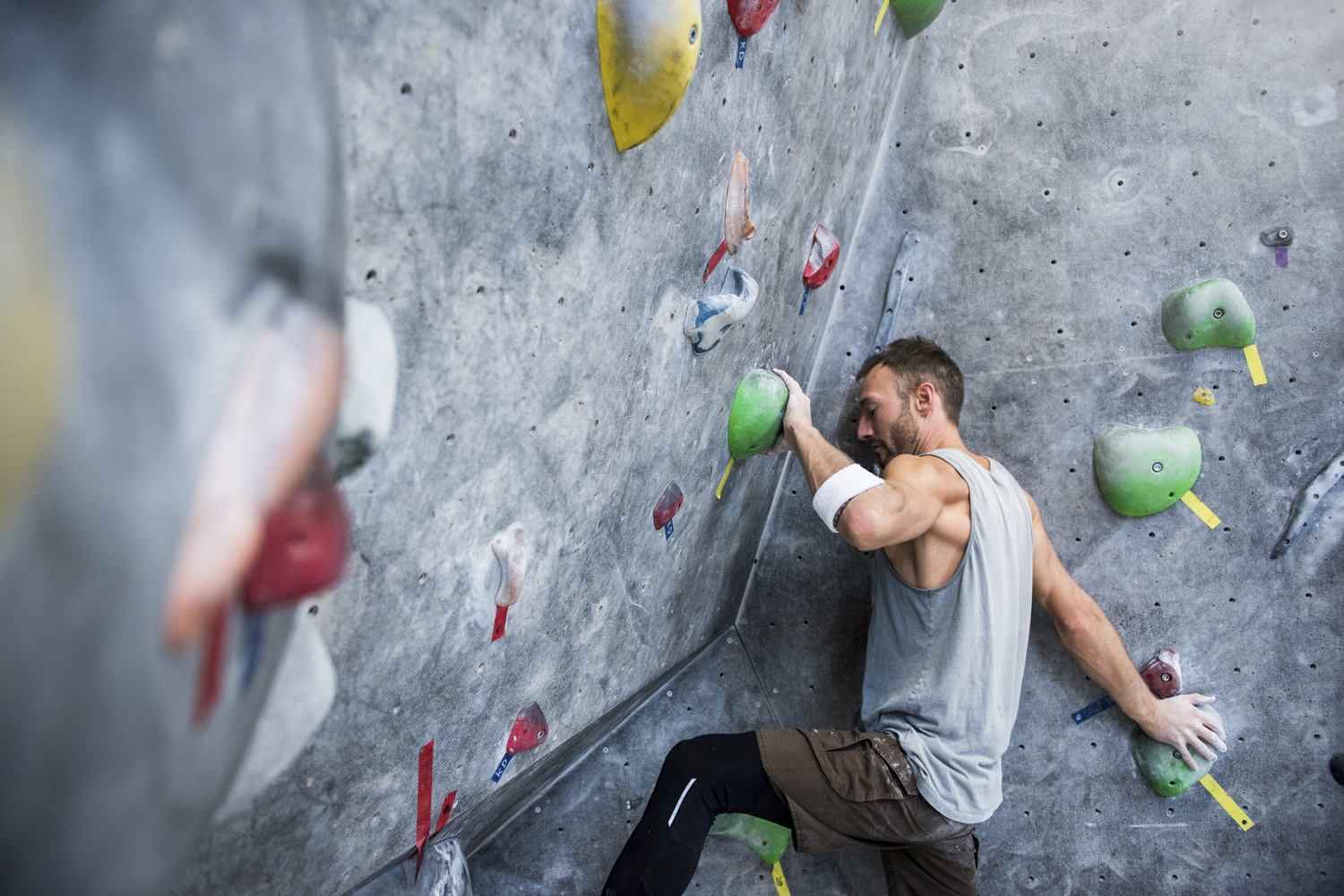 Bouldering: A beginner's guide to this full-body workout - The Manual
