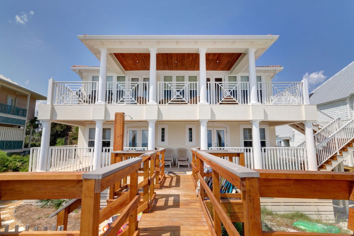 This Beachfront House on Florida's Emerald Coast Is One of Vrbo's Top  Vacation Homes of the Year