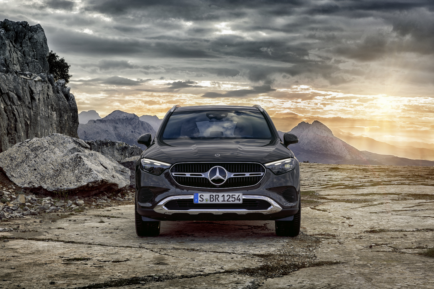 2023 Mercedes-Benz GLC Debuts: Grows In Size, Gets Mild-Hybrid Tech