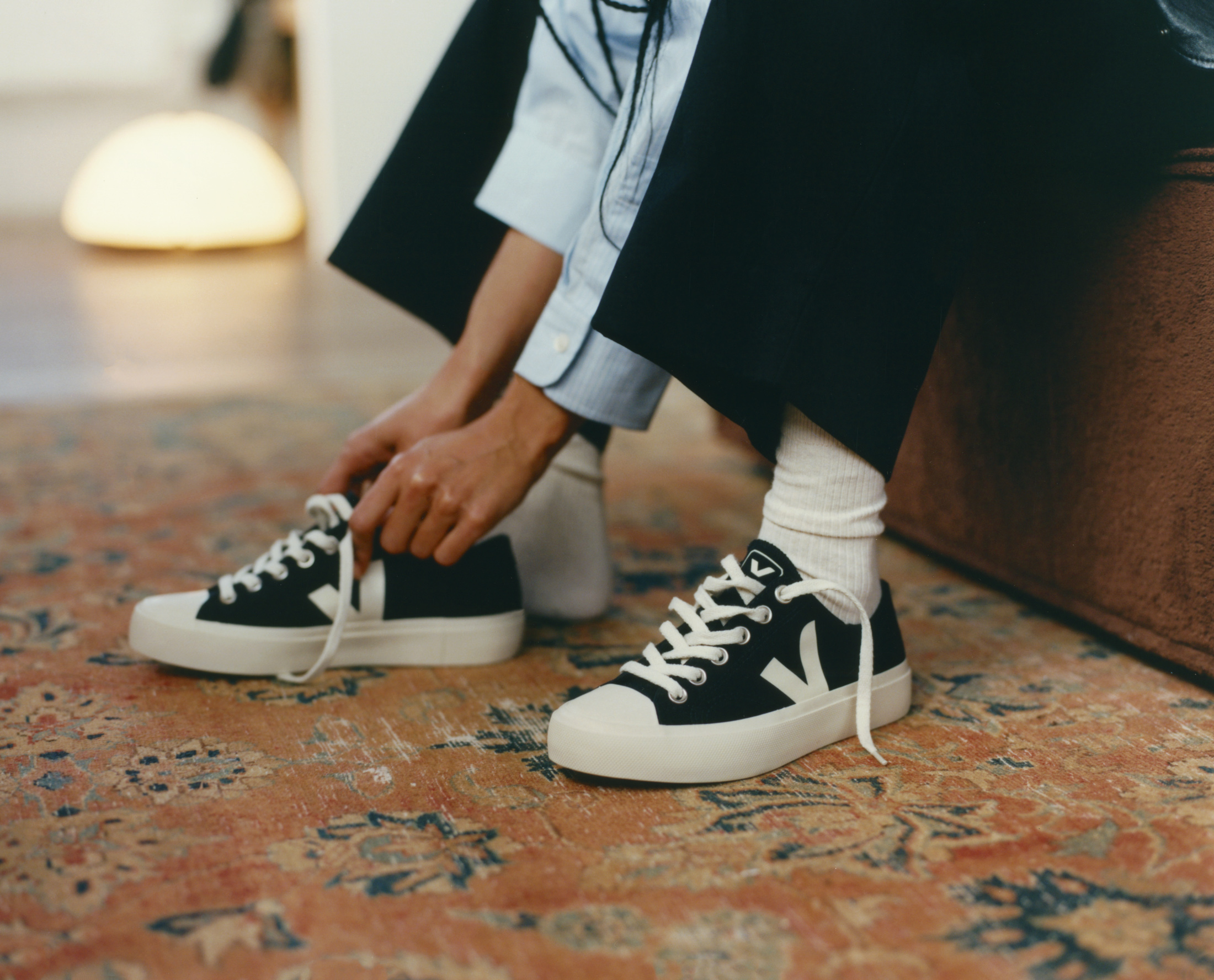 VEJA drops new line of 100% organic cotton sneakers - The Manual