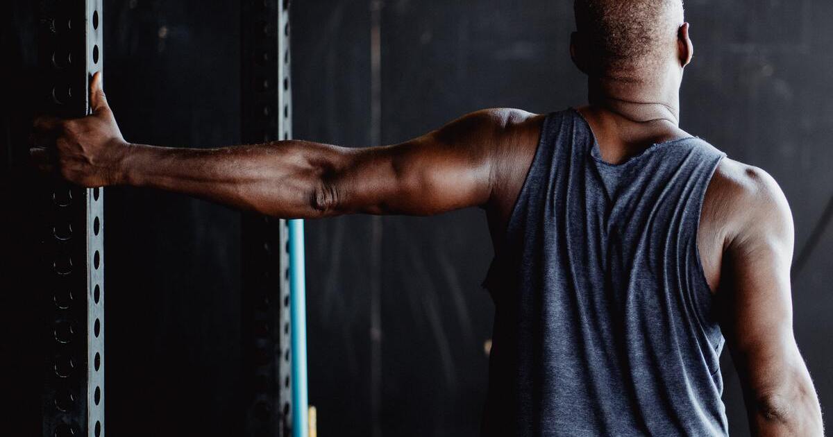 The 5 best shoulder stretch exercises to loosen tight muscles - The Manual