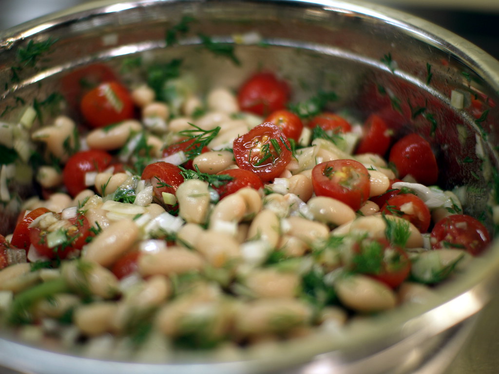 White bean and tomato salad