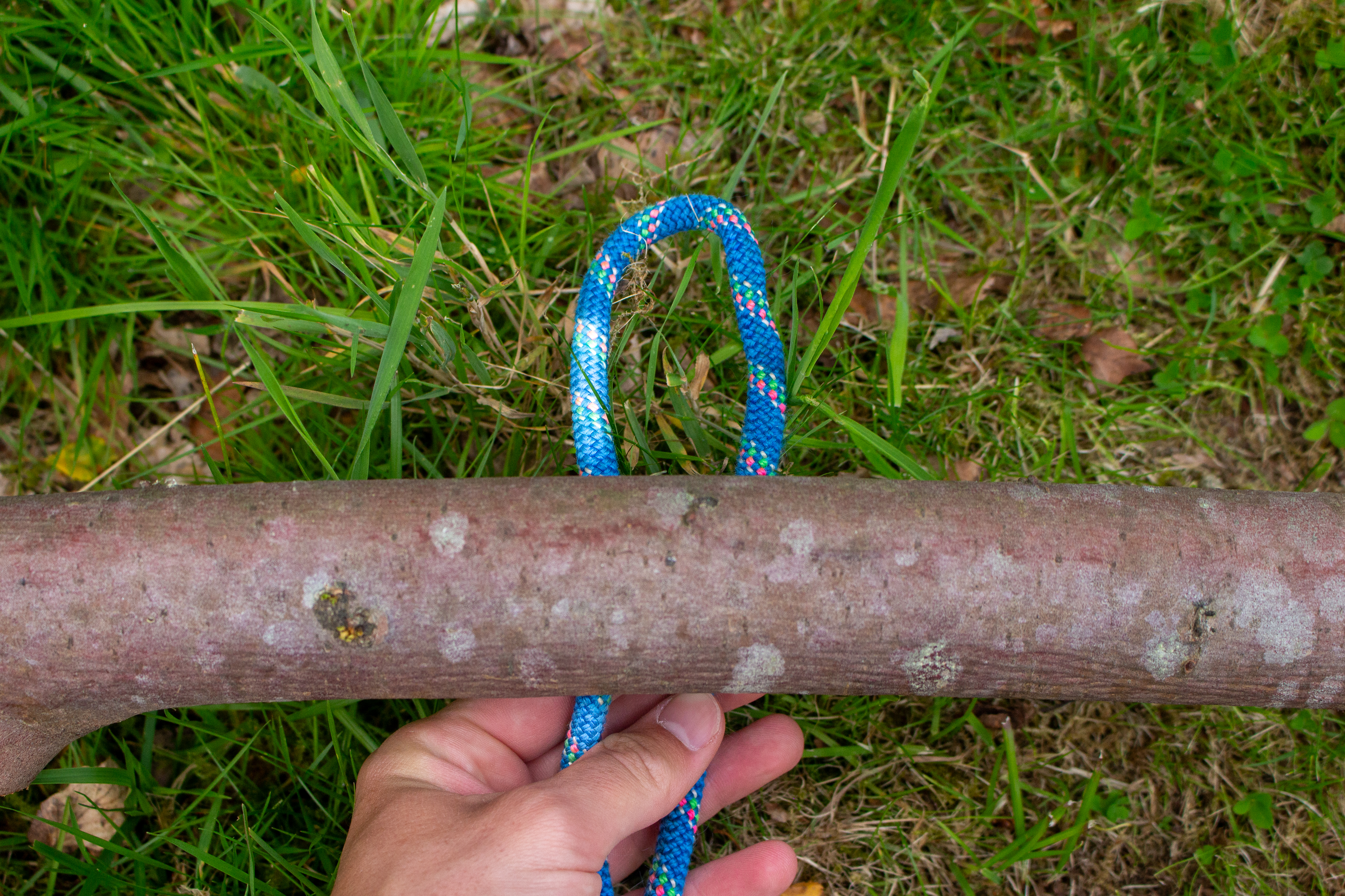 Step one of tying a highwayman's hitch