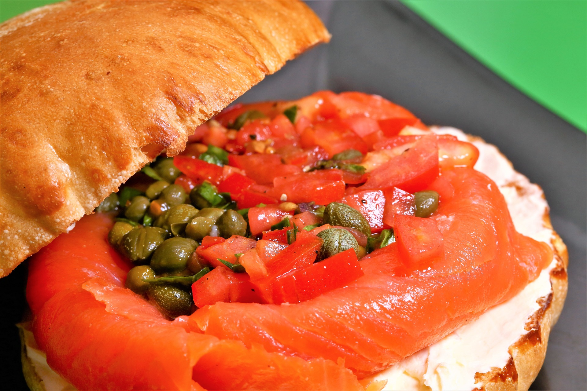 Bagel with salmon and capers