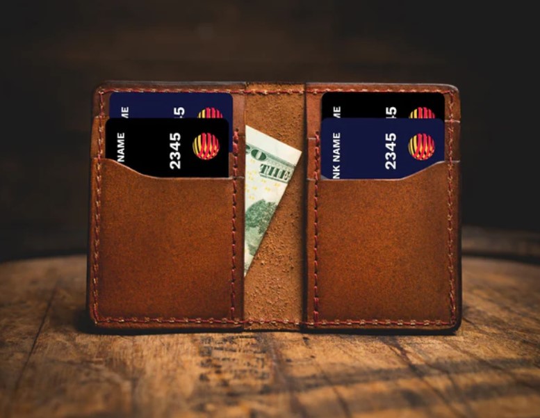 Best Minimalist Wallets: 9 Slim Options to Unstuff Your Pockets