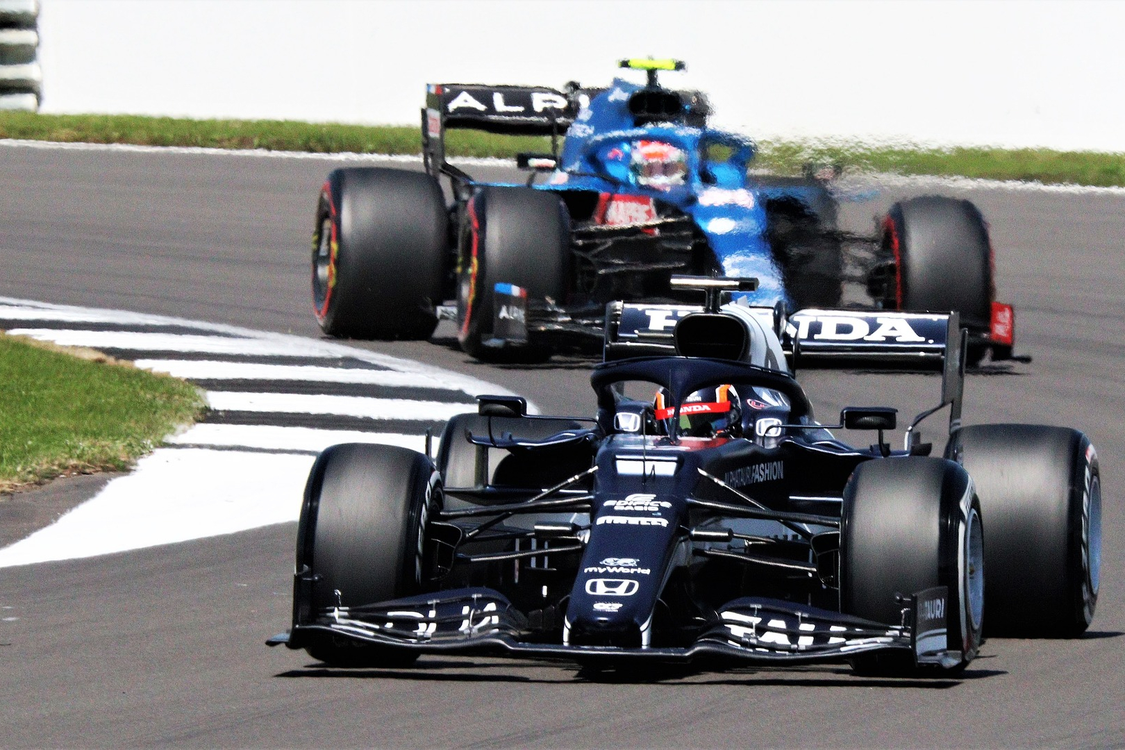 Yuki Tsunoda driving a Formula One racecar for Scuderia AlphaTauri Honda.