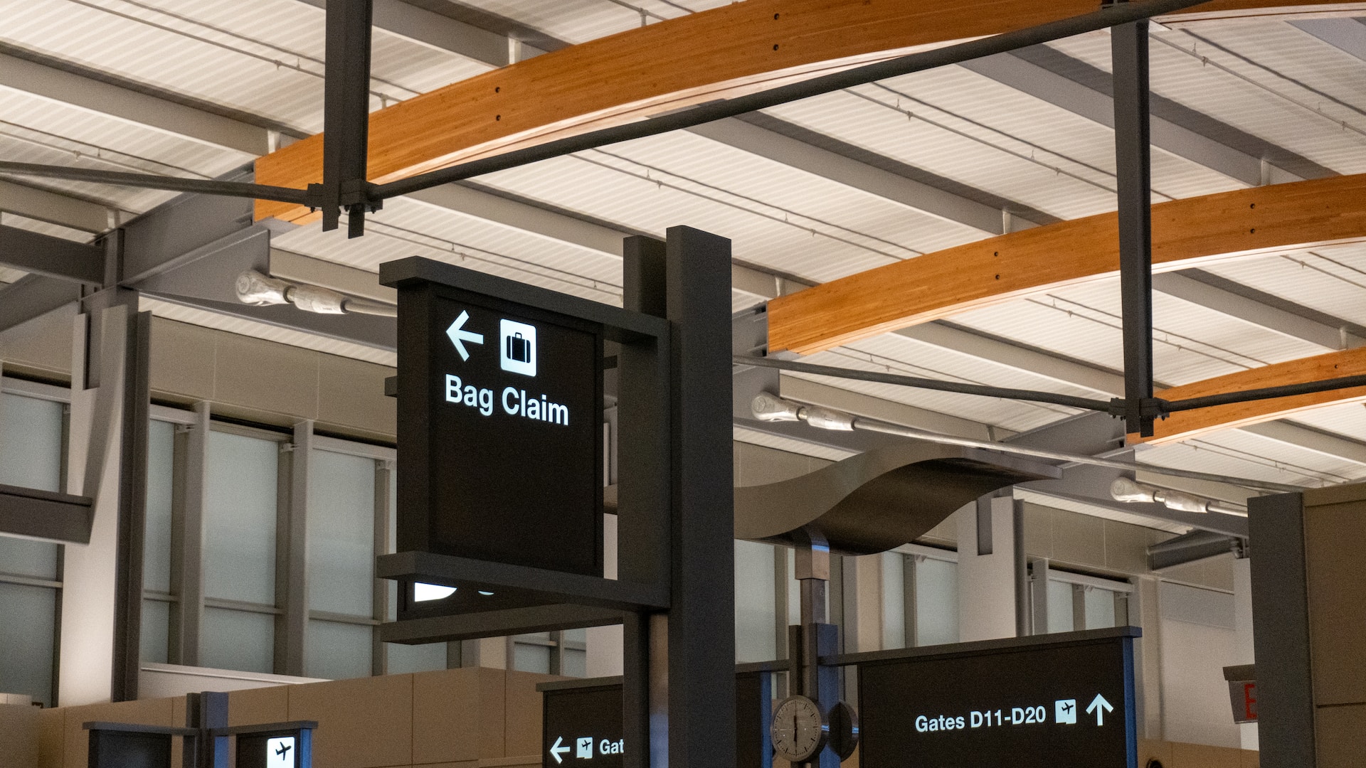 The baggage claim sign at the airport.