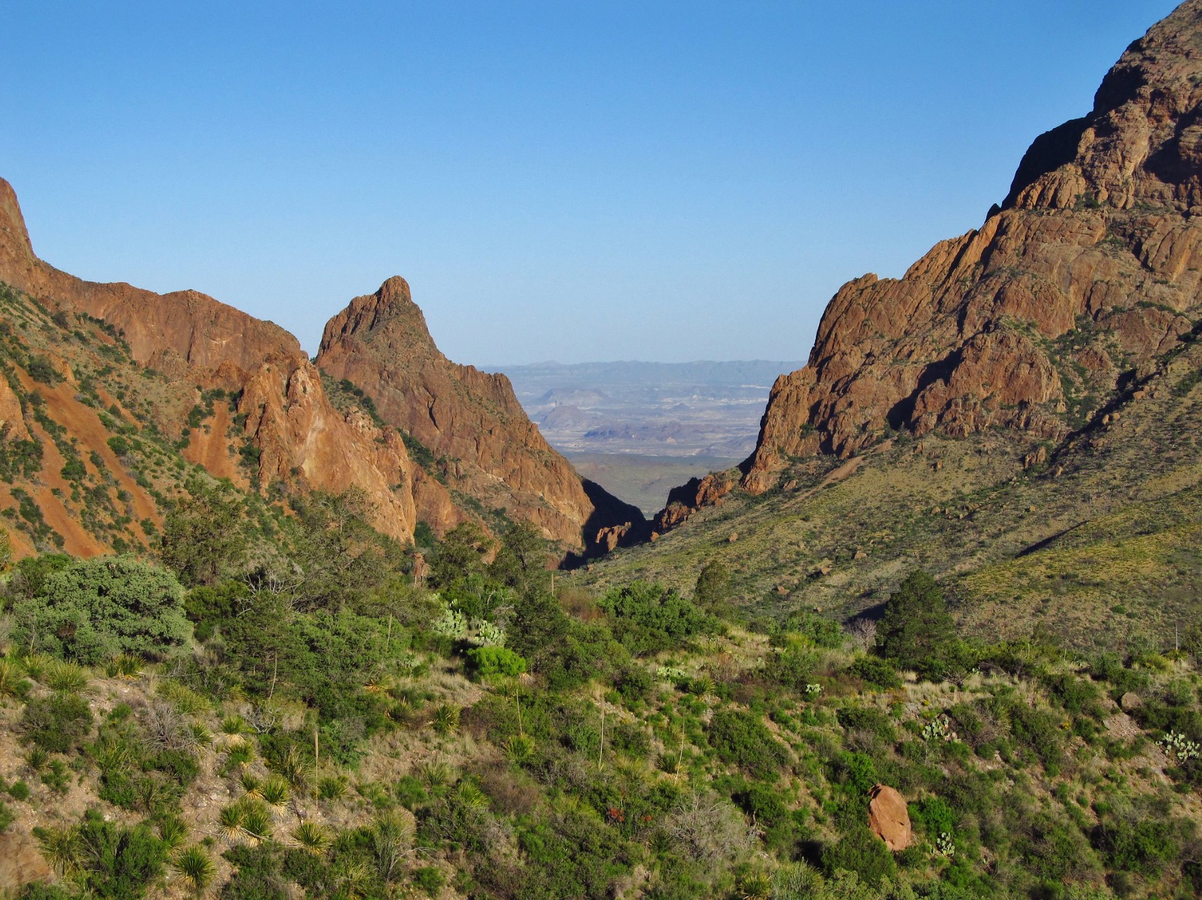 A scenic view between two rocky mountains in Big Bend State Park