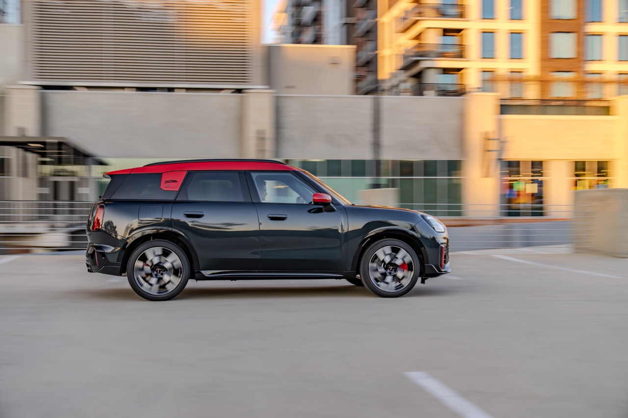 MINI Crossover Highlands Edition Debuts As Special Countryman For