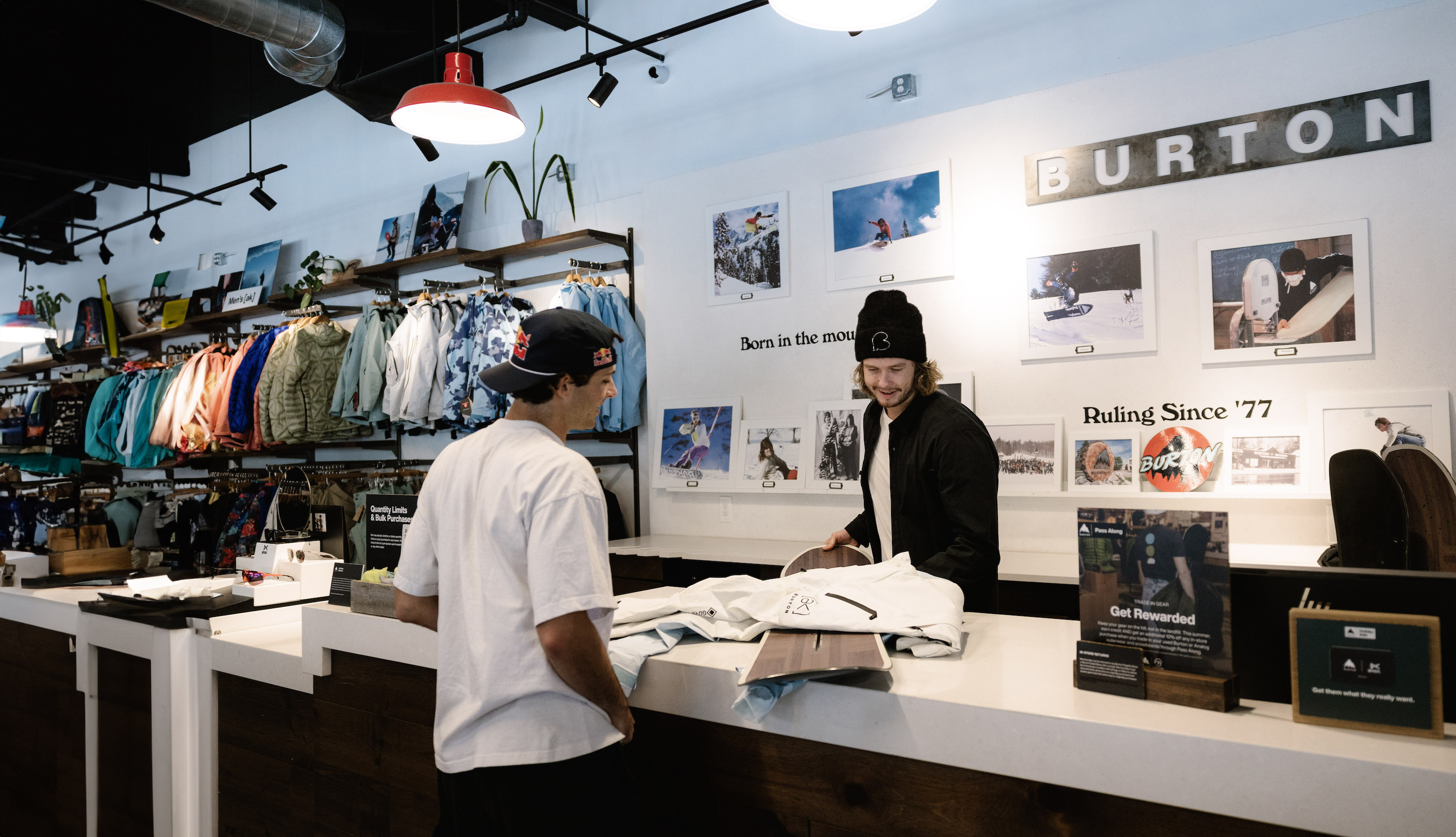 Burton Santa Monica Flagship Store 5oceanos