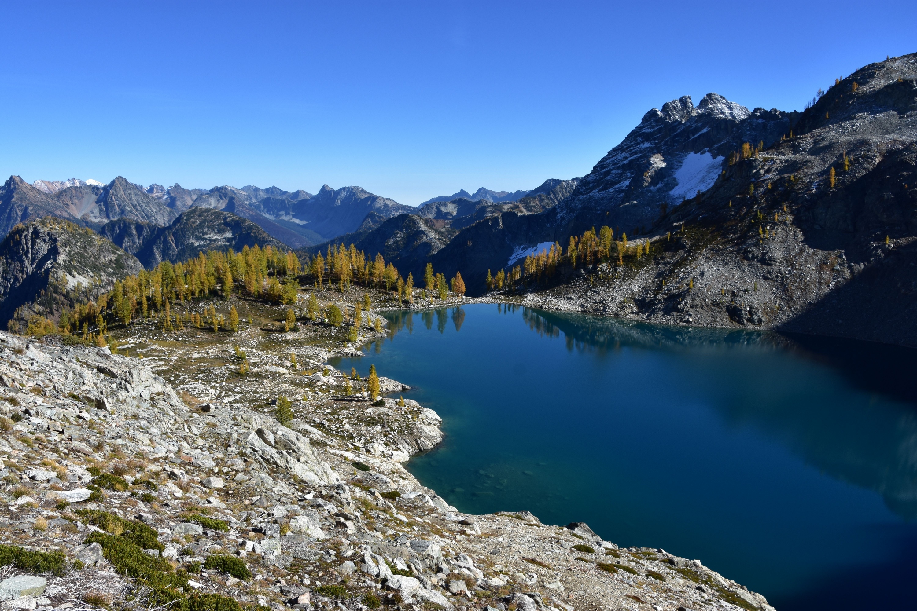 Wing Lake in the North Cascade mountains. Okanogan-Wenatchee National Forest, Washington, USA