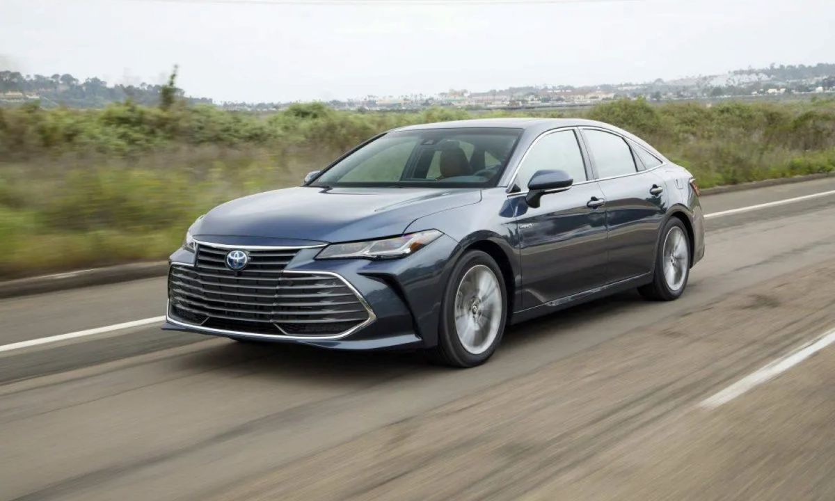 longest lasting cars 2019 toyota avalon hybrid 1200x800