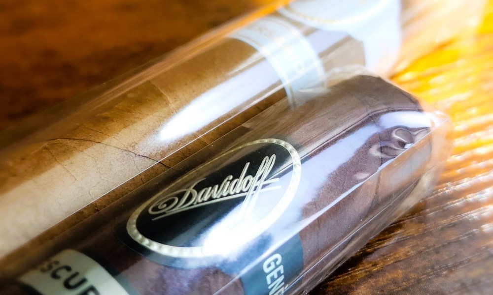 Davidoff Escurio and Aniversario cigars up close by Briley Kenney from The Manual