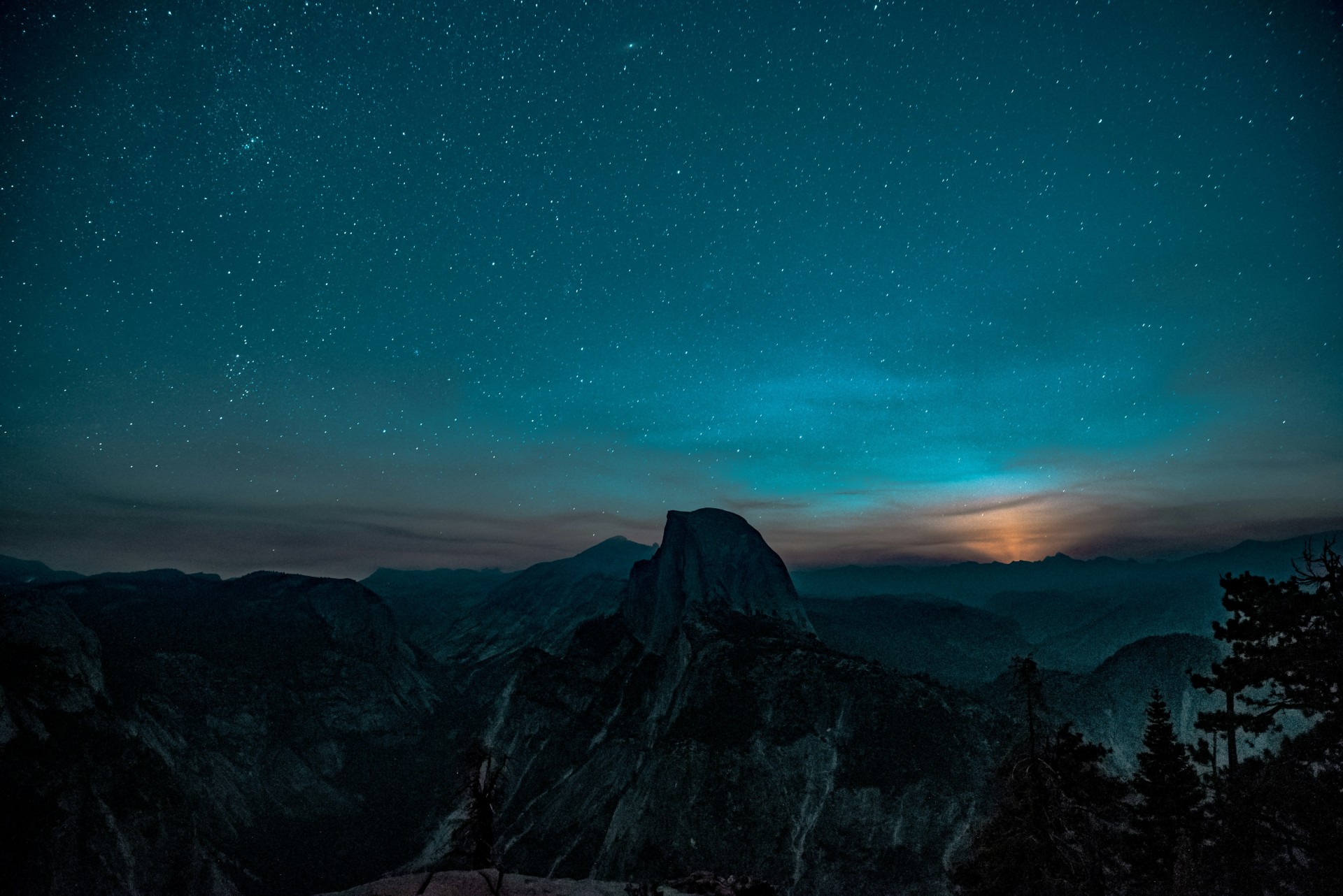 Starry night above Yosemite