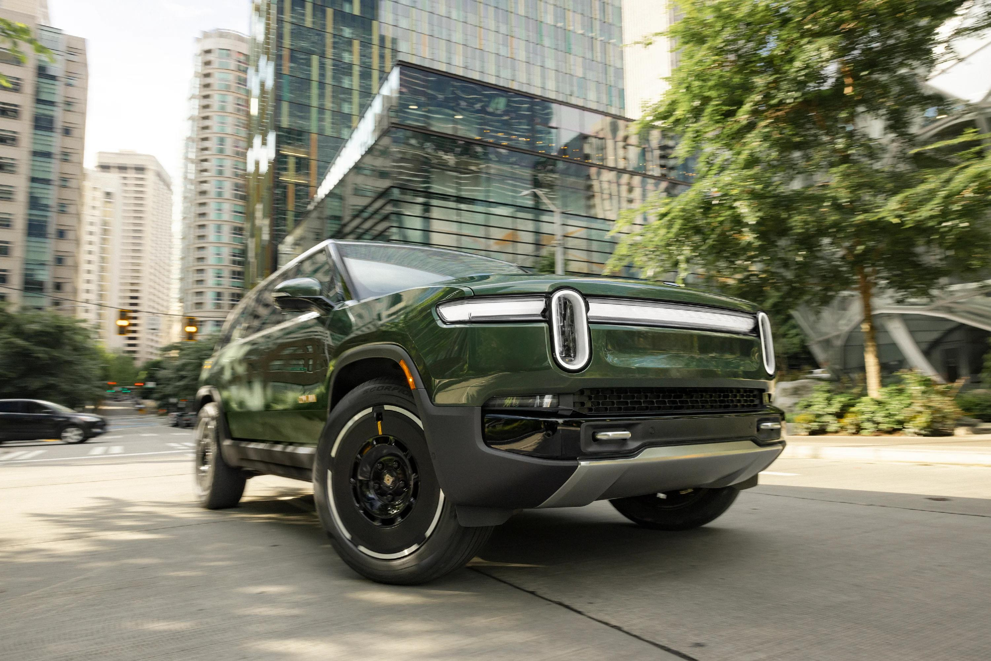Second-generation Rivian R1S right front three-quarter view parked on a city street.