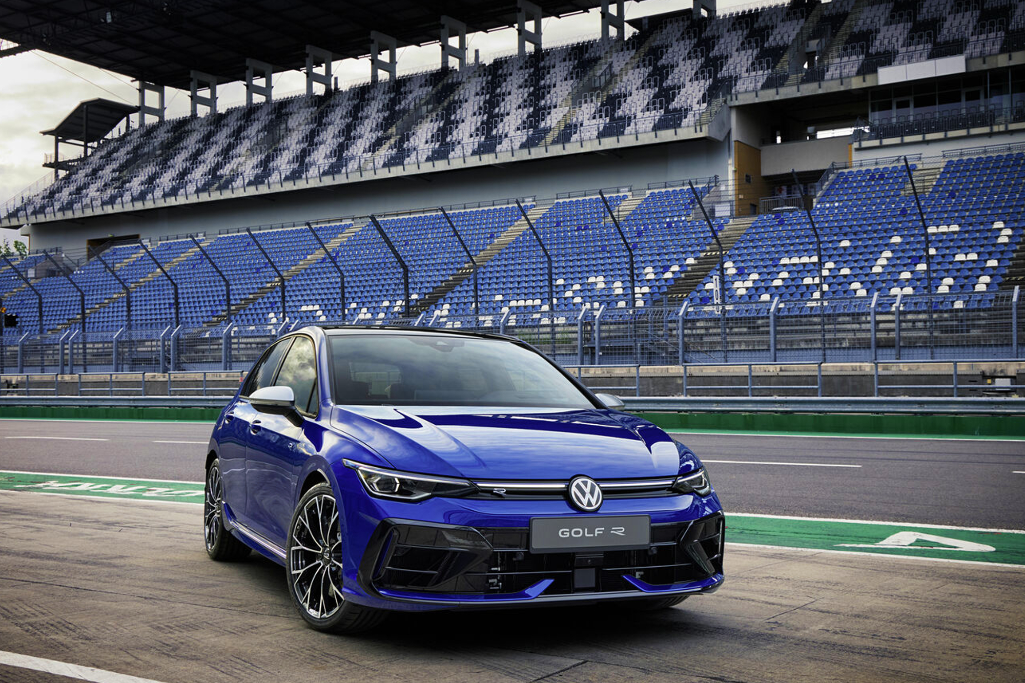 2025 VW Golf R01.