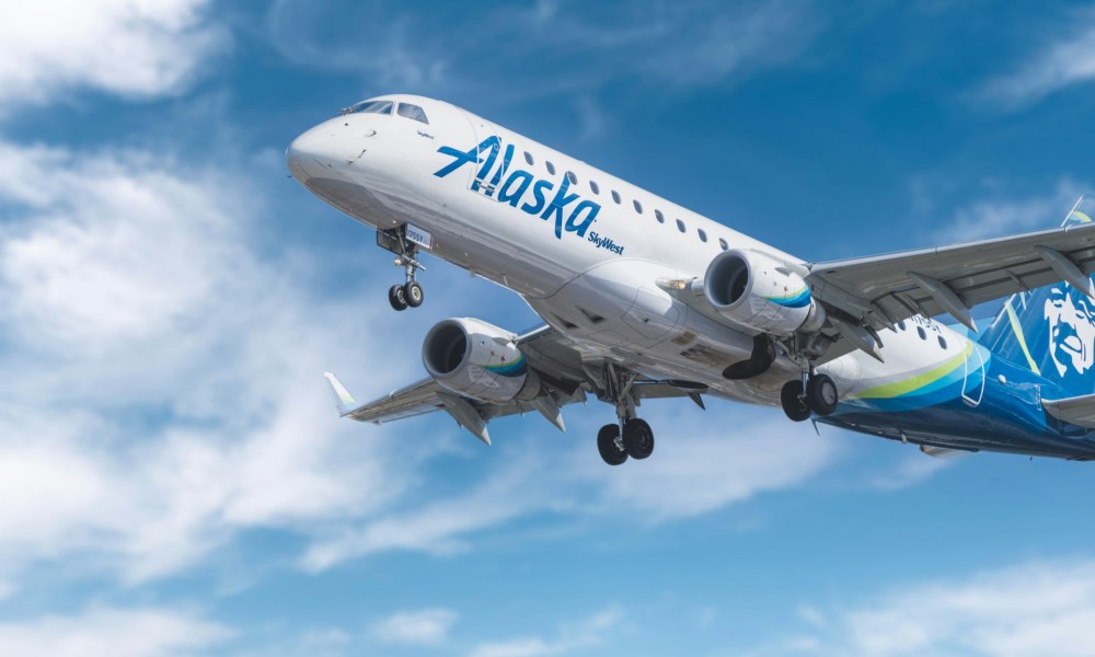 Airliner Alaska Airlines