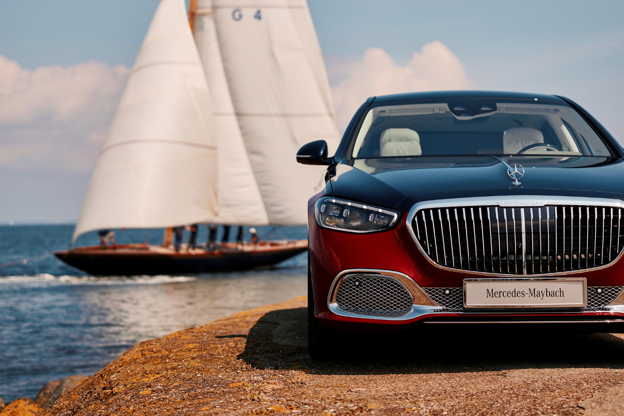 Direct frontal view of the Mercedes-Maybach S-Class inspired by the Robbe & Berking SPHINX 12m racing yacht.