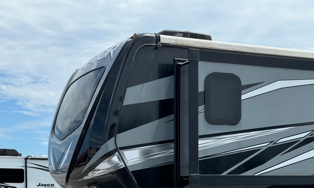 Raptor 354 exterior