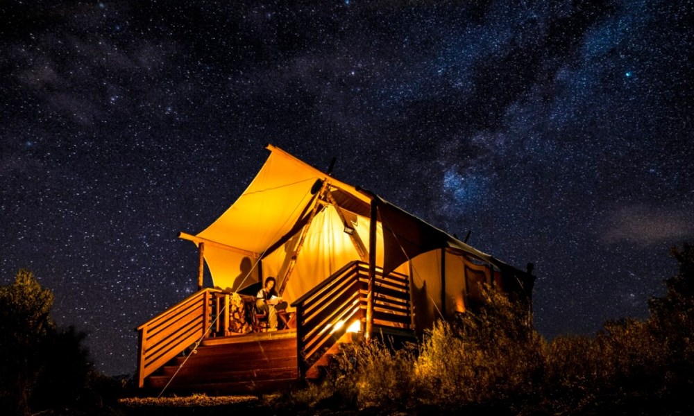 Starry ski above Under Canvas tent