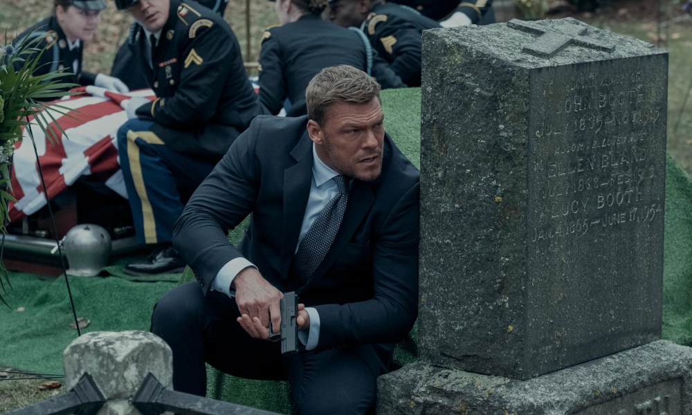 Alan Ritchson in Reacher