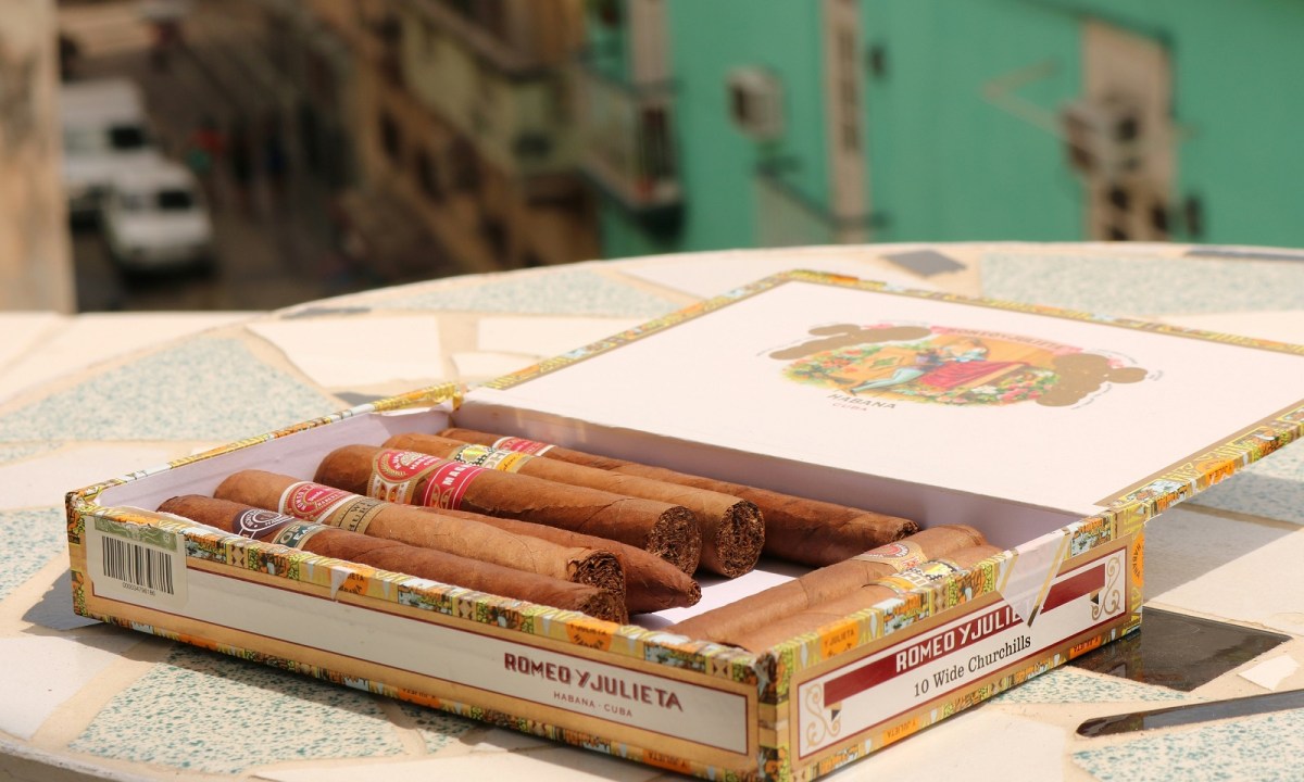 Romeo y Julieta cigars in box on table