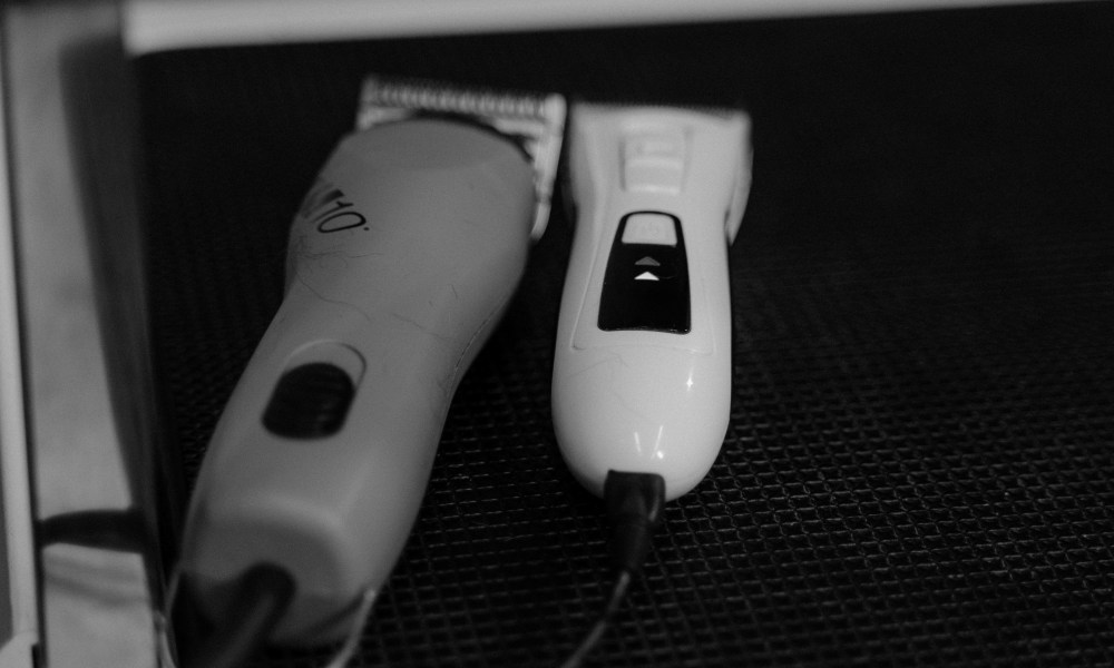 electric shaver vs razor two shavers on a counter