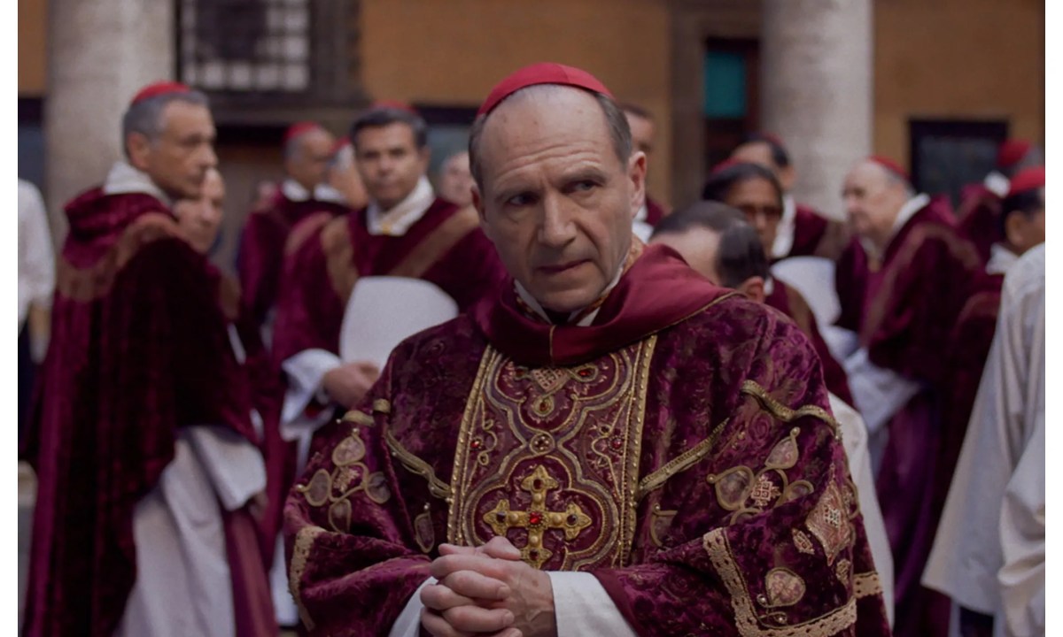 Ralph Fiennes in Conclave.