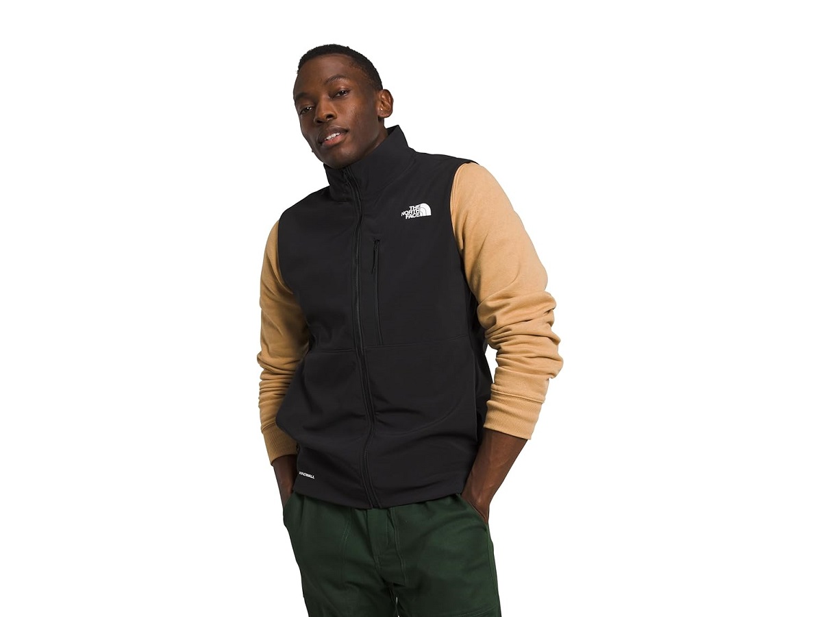 A model wearing The North Face Men’s Apex Bionic 3 Windproof Vest.