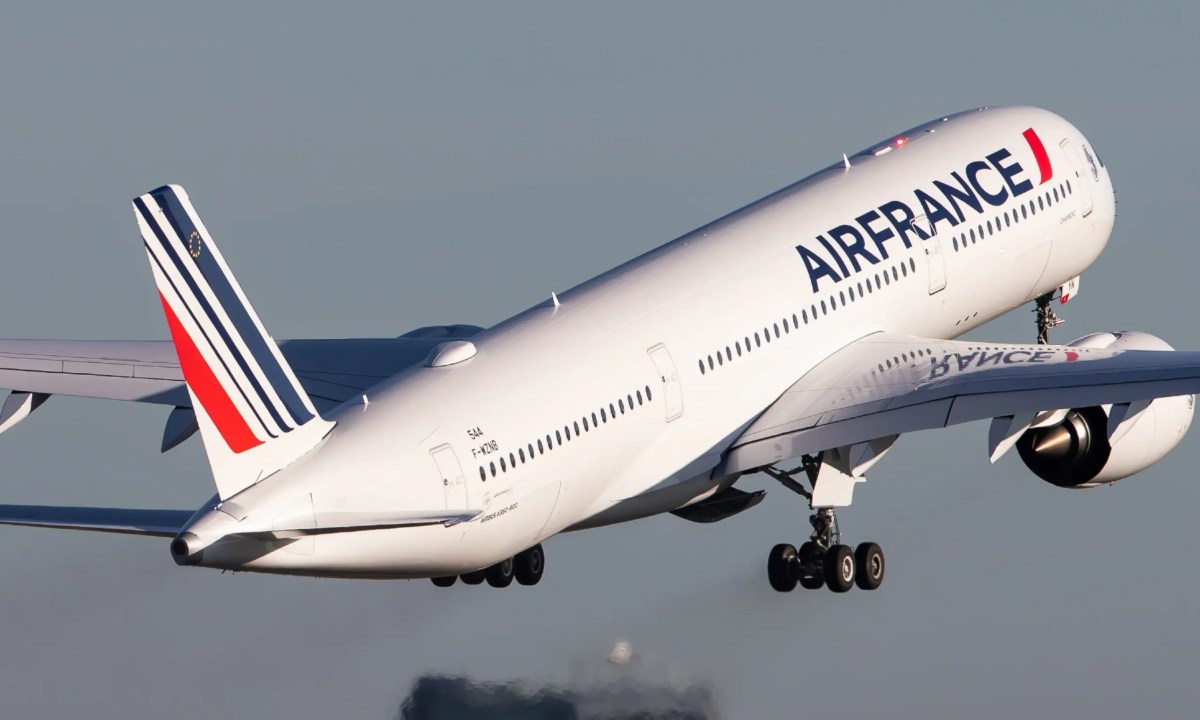 Air France airplane takeoff