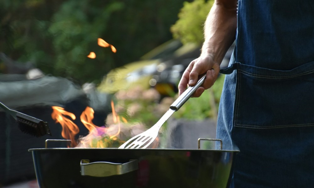 Use a hidden grill cleaning solution like OxiClean to clean your grill after cooking.