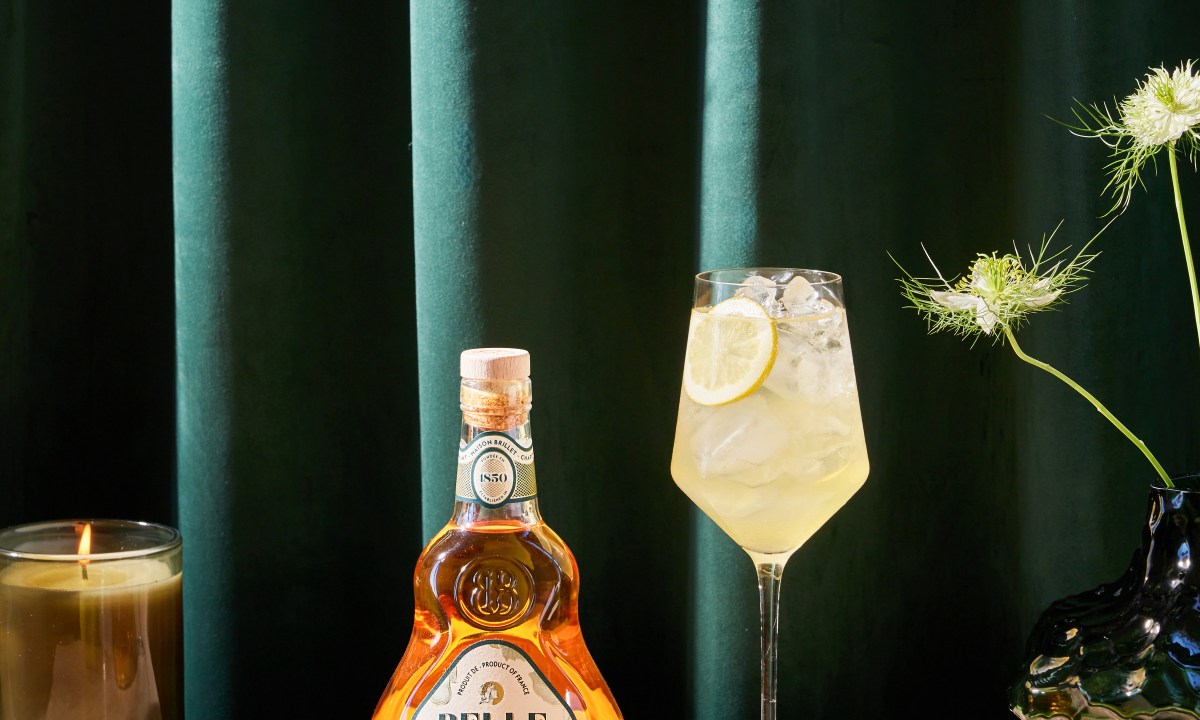 snow globe cocktails trend pear fect spritz 1