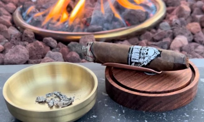 Travel cigar ashtray and holder