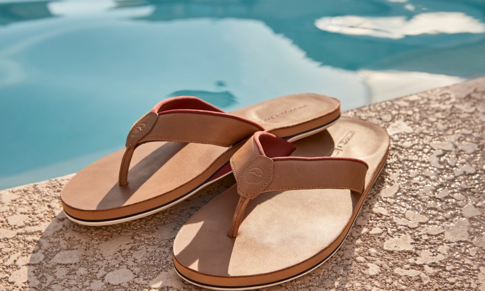 UNTUCKit xHari Mari flip flops