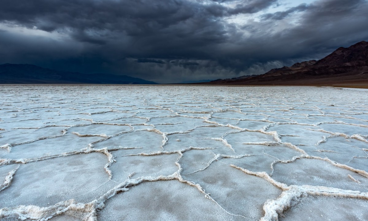 Salt flats in badwater basin in Death Valley